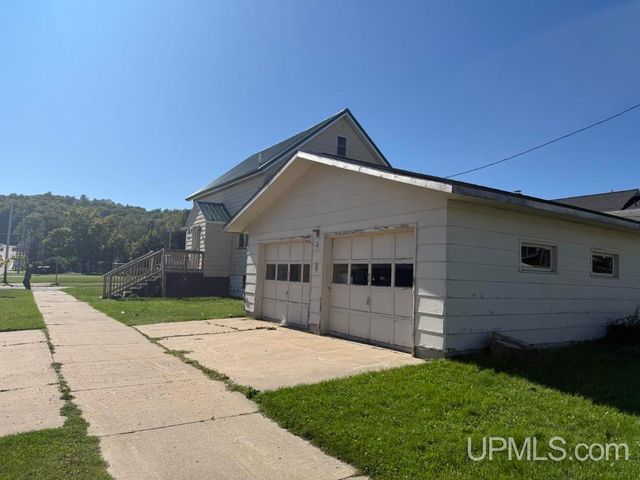 331 E Chocolay Street, Munising, MI 49862