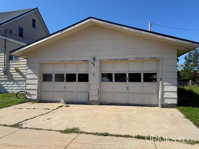 331 E Chocolay Street, Munising, MI 49862