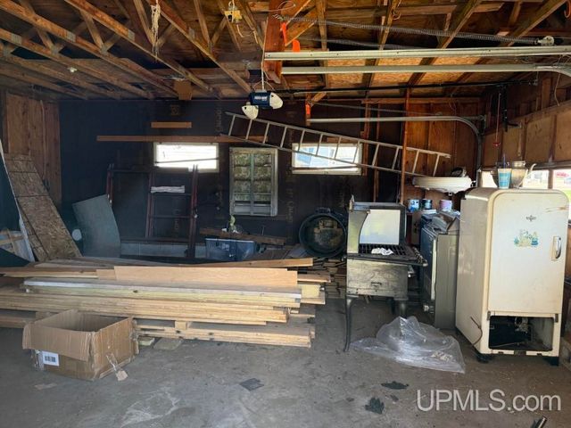 331 E Chocolay Street, Munising, MI 49862