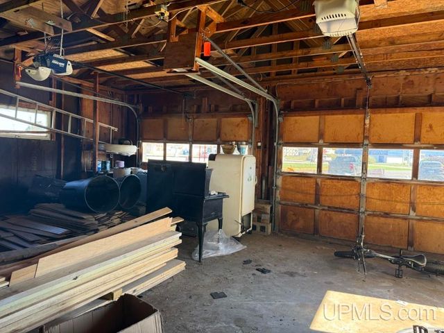 331 E Chocolay Street, Munising, MI 49862