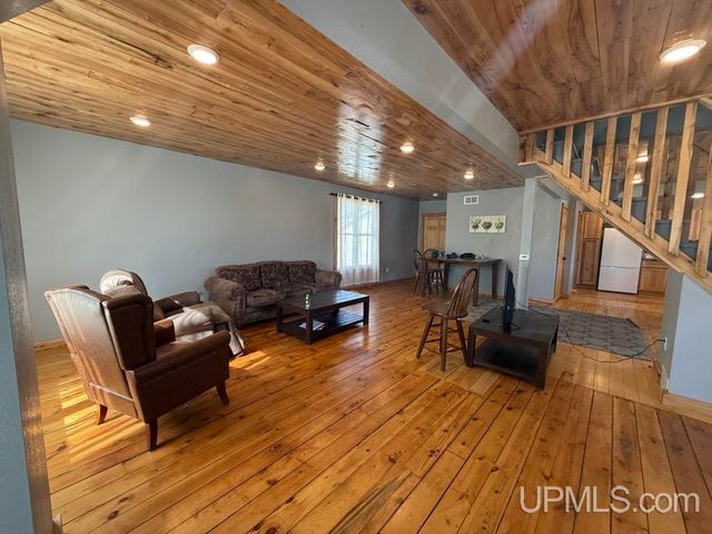 331 E Chocolay Street, Munising, MI 49862