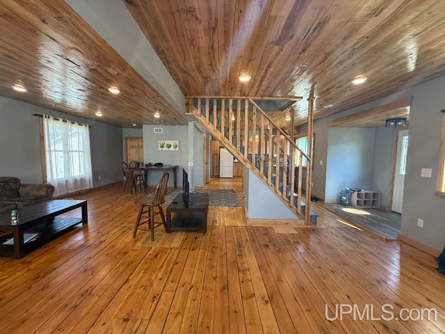 331 E Chocolay Street, Munising, MI 49862