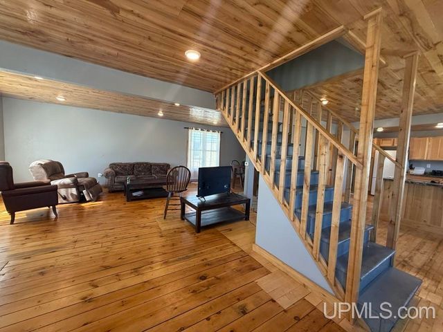 331 E Chocolay Street, Munising, MI 49862