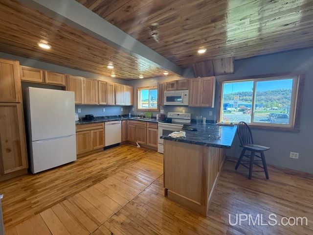 331 E Chocolay Street, Munising, MI 49862