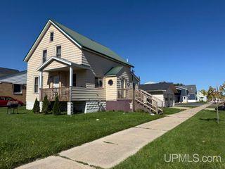 331 E Chocolay Street, Munising, MI 49862