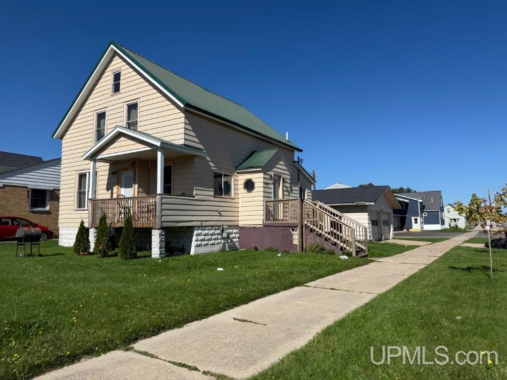 331 E Chocolay Street, Munising, MI 49862