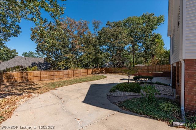 8813 Copper Oaks Lane, Fort Smith, AR 72903