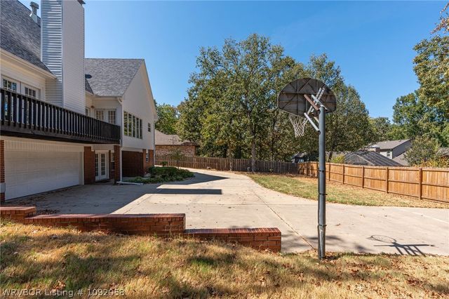 8813 Copper Oaks Lane, Fort Smith, AR 72903