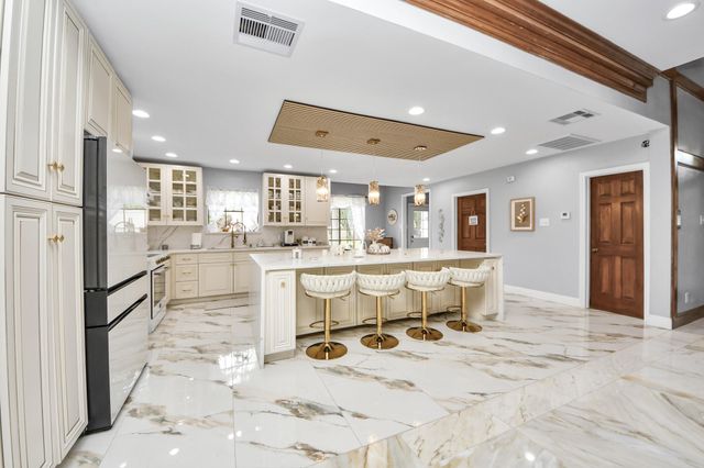 8302 Candlegreen Lane, Houston, TX 77071