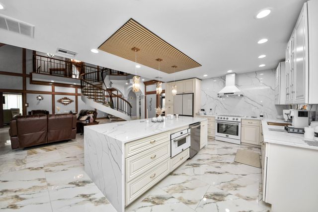 8302 Candlegreen Lane, Houston, TX 77071