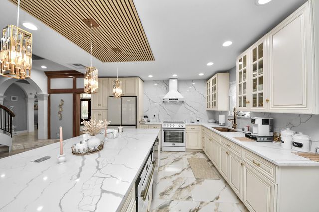 8302 Candlegreen Lane, Houston, TX 77071