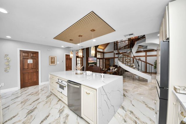 8302 Candlegreen Lane, Houston, TX 77071