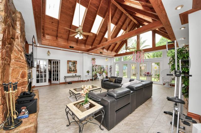 8302 Candlegreen Lane, Houston, TX 77071