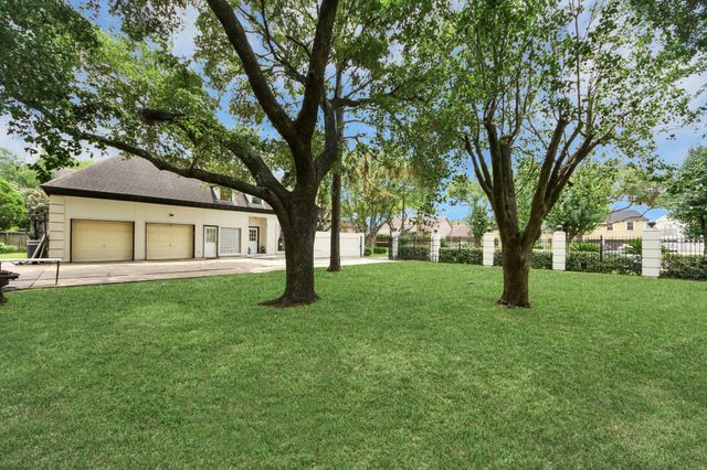 8302 Candlegreen Lane, Houston, TX 77071
