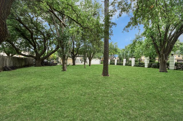 8302 Candlegreen Lane, Houston, TX 77071