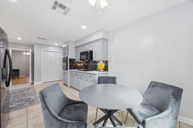 403 Colonial Drive, Friendswood, TX 77546