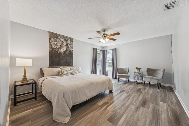 403 Colonial Drive, Friendswood, TX 77546