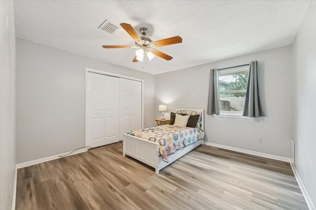 403 Colonial Drive, Friendswood, TX 77546