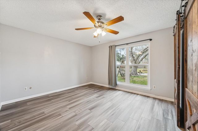 403 Colonial Drive, Friendswood, TX 77546