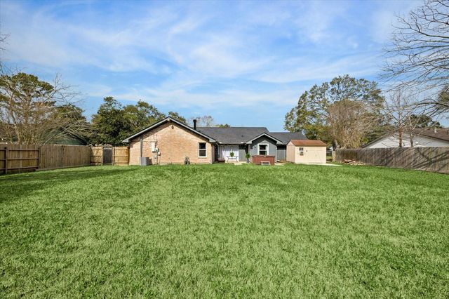 403 Colonial Drive, Friendswood, TX 77546