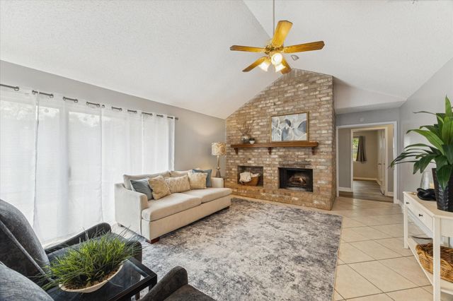 403 Colonial Drive, Friendswood, TX 77546