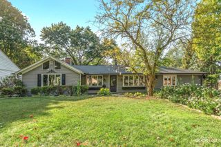 911 S 7th Street, St. Charles, IL 60174