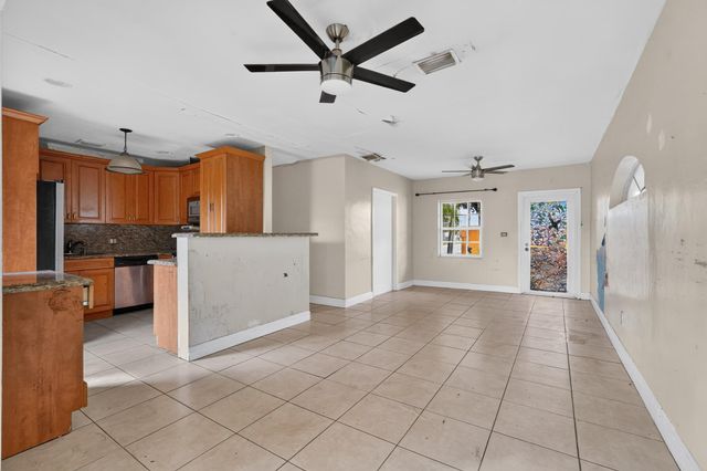 14621 LINCOLN Boulevard, Miami, FL 33176