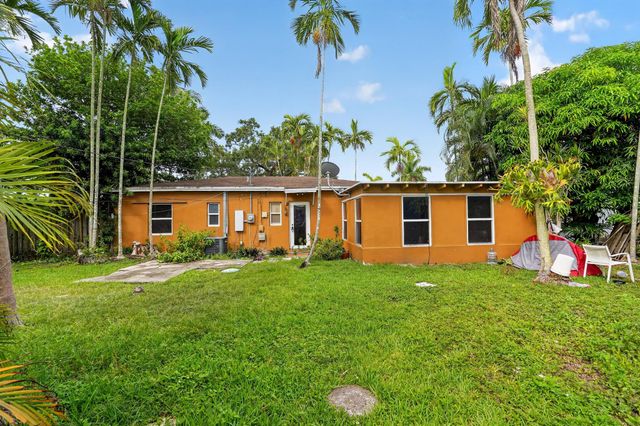 14621 LINCOLN Boulevard, Miami, FL 33176