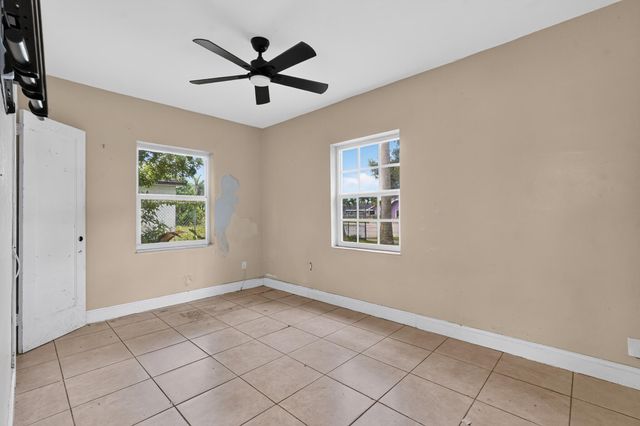 14621 LINCOLN Boulevard, Miami, FL 33176