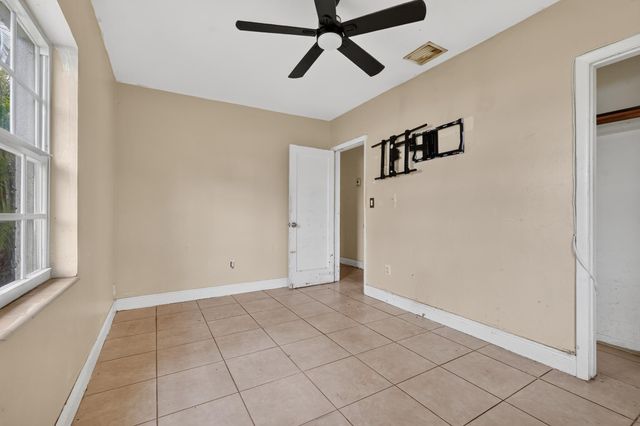 14621 LINCOLN Boulevard, Miami, FL 33176