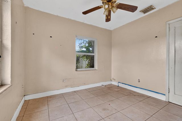 14621 LINCOLN Boulevard, Miami, FL 33176