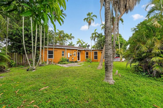14621 LINCOLN Boulevard, Miami, FL 33176