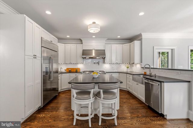 702 ENDERBY DR, Alexandria, VA 22302