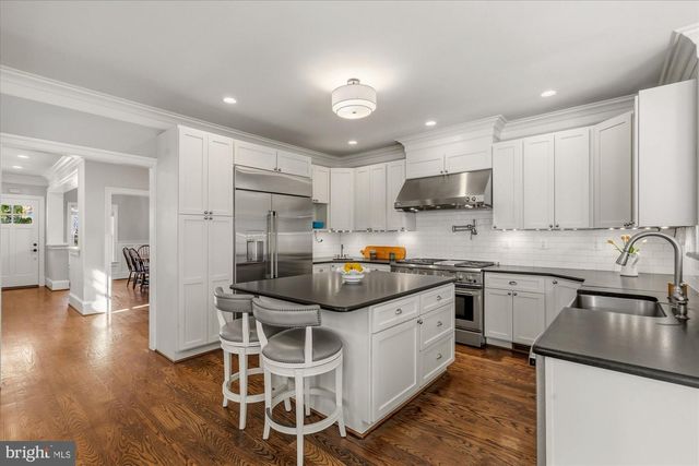 702 ENDERBY DR, Alexandria, VA 22302