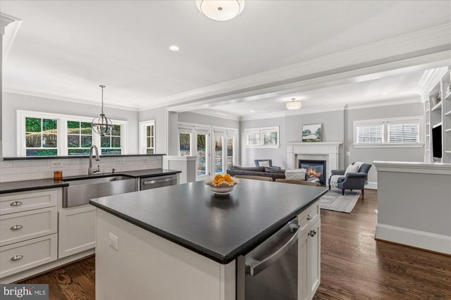 702 ENDERBY DR, Alexandria, VA 22302