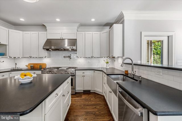 702 ENDERBY DR, Alexandria, VA 22302