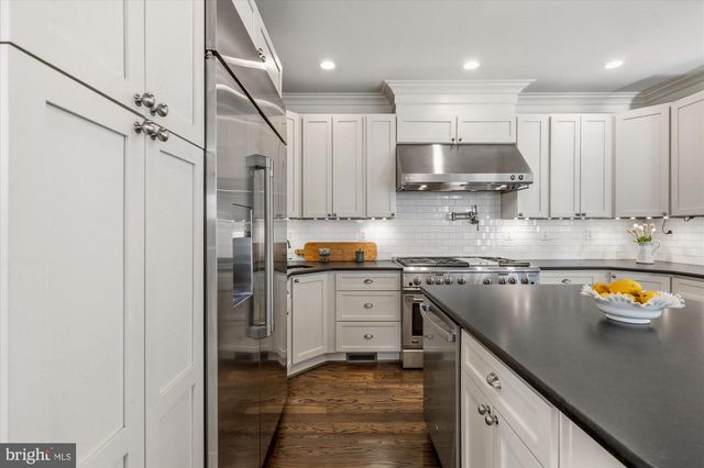 702 ENDERBY DR, Alexandria, VA 22302