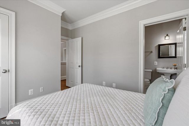 702 ENDERBY DR, Alexandria, VA 22302