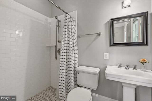 702 ENDERBY DR, Alexandria, VA 22302