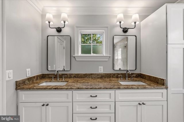 702 ENDERBY DR, Alexandria, VA 22302