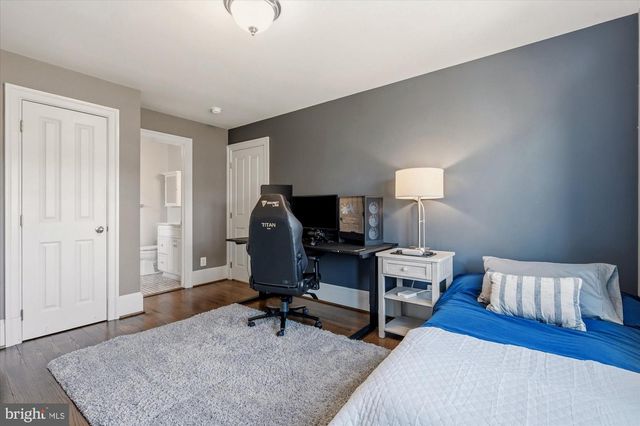 702 ENDERBY DR, Alexandria, VA 22302