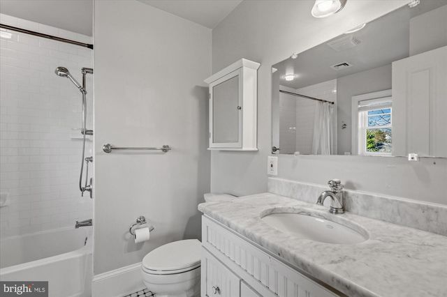 702 ENDERBY DR, Alexandria, VA 22302