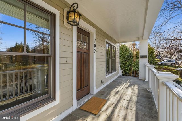 702 ENDERBY DR, Alexandria, VA 22302