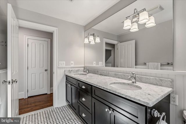 702 ENDERBY DR, Alexandria, VA 22302