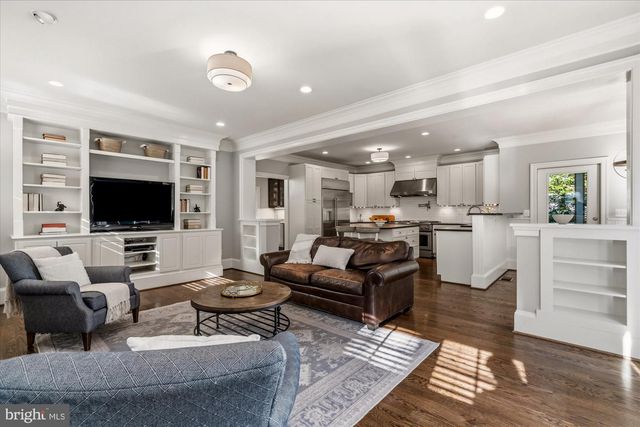 702 ENDERBY DR, Alexandria, VA 22302