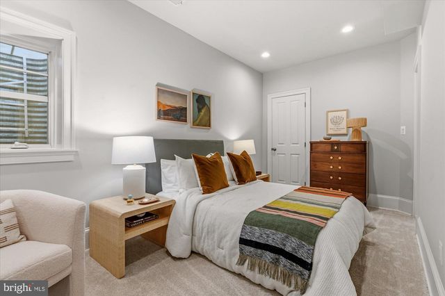 702 ENDERBY DR, Alexandria, VA 22302