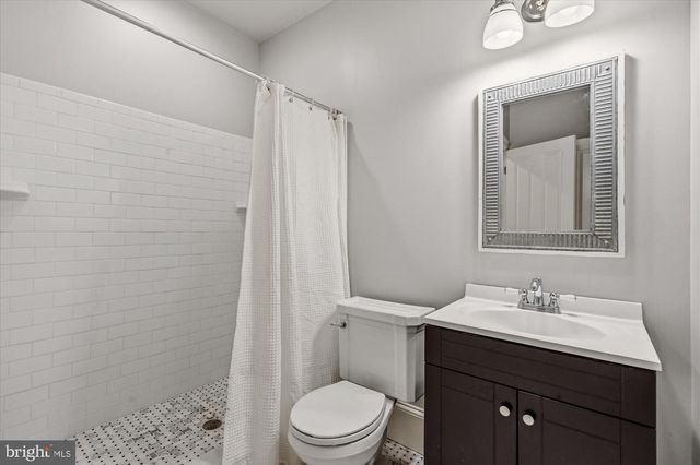 702 ENDERBY DR, Alexandria, VA 22302