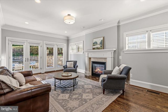 702 ENDERBY DR, Alexandria, VA 22302