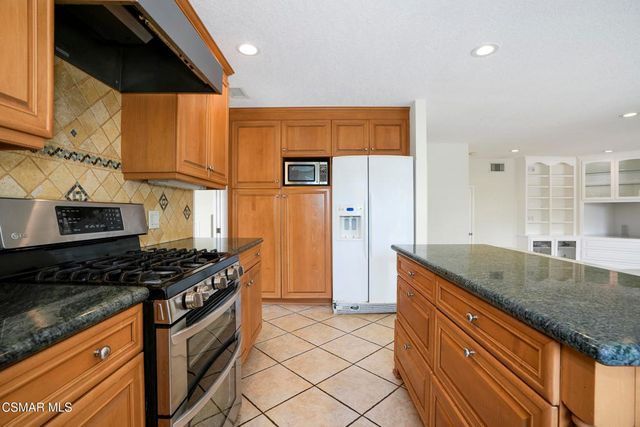 6626 Oak Forest Drive, Oak Park, CA 91377