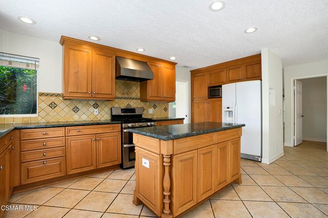 6626 Oak Forest Drive, Oak Park, CA 91377